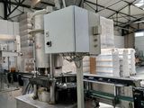 une photo d'une machine en marche dans une usine