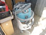 an image of a vacuum cleaner in a garage