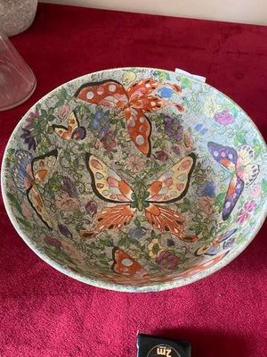 Chine, XXe siècle, Importante coupe, en porcelaine et émaux …