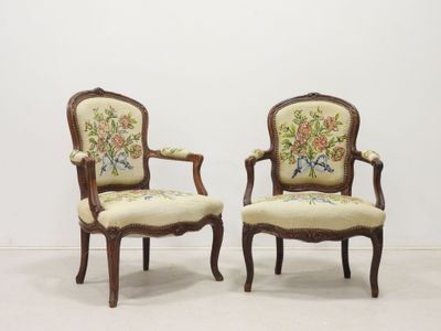 deux chaises avec rembourrage floral rembourrage rembourrage rembourrage rembourrage rembourrage rembourrage rembourrage