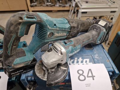 une scie circulaire filaire posée sur une boîte bleue