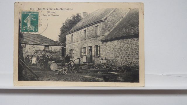 St-Yrieix-la-Montagne : Bois de Vernon (HM 151). Petite cassure c...