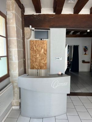 une photo du hall d'accueil d'un immeuble