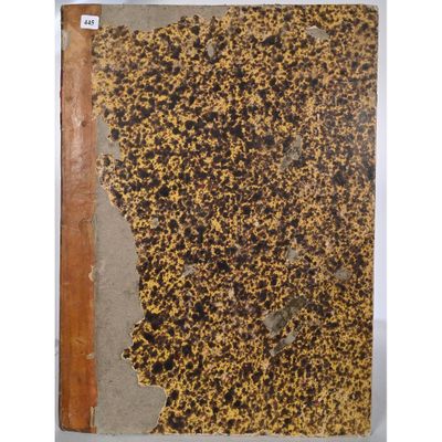 un morceau de papier orné d'un motif marron et noir