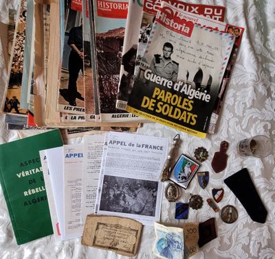 Dans la 1ère chambre : Lot militaria Guerre d'Algérie avec i… - Photo 1