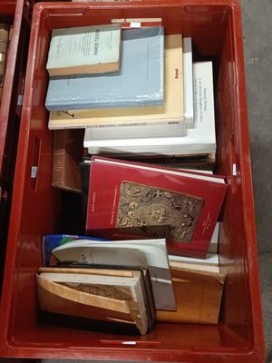 Caisse de livres sur l'Arménie
