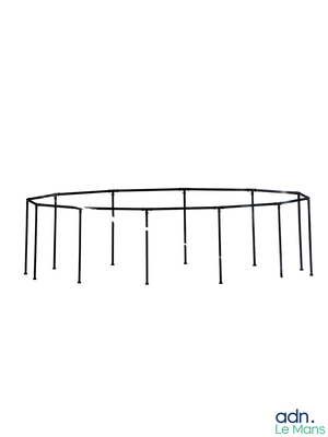 un dessin en noir et blanc représentant une table ronde