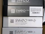 Trois boîtes de « Sweeo Color » sont empilées les unes sur les autres.