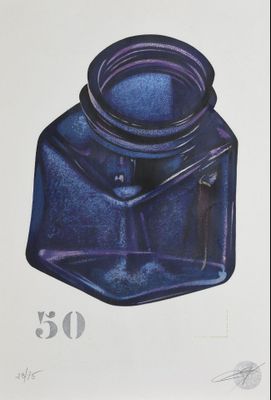peinture représentant un bocal en verre bleu muni d'un couvercle noir