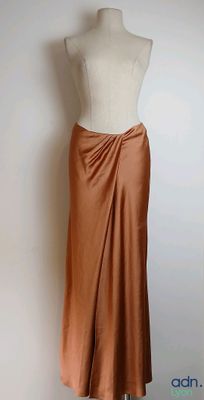 an image of a mannequin with a skirt on a mannequin stand