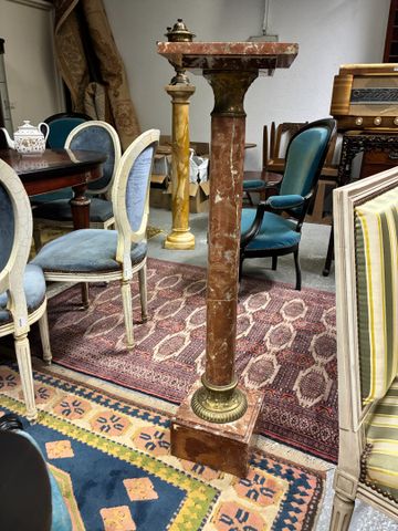 Sellette colonne en marbre rouge et laiton Napoléon III. H 115 cm