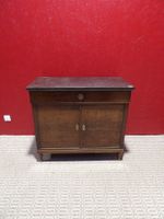 Petit buffet bas en acajou et placage d'acajou, ouvrant par … (photo 3)