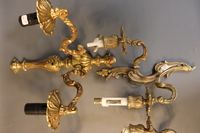 Lot de deux paires d'appliques murales en métal doré à deux … (photo 2)