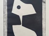 une image représentant une photo en noir et blanc d'un oiseau