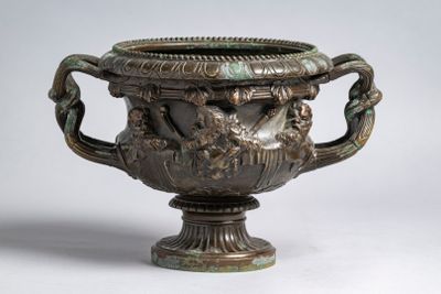 573. Vase de Warwick (d’après), XIXe siècle, modèle en bronz…