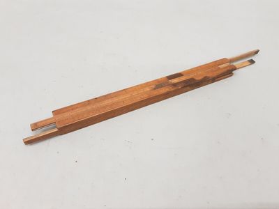 Règle en buis 4 faces. Angleterre (usures).