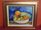 une peinture représentant une coupe de fruits sur une table