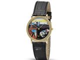 un gros plan d'une montre-bracelet ornée d'une peinture