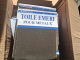une boîte en carton contenant une boîte de papier hygiénique