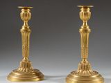 paire de bougeoirs anciens en laiton sur socles