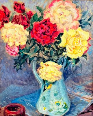 une peinture de fleurs dans un vase bleu sur une table