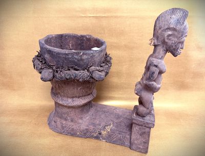 a wooden object that is sitting on a table