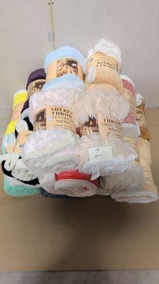 une pile de serviettes empilées les unes sur les autres