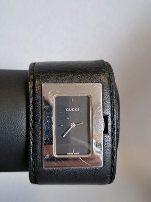 GUCCI Montre manchette de dame "7800 L" type bracelet de for…