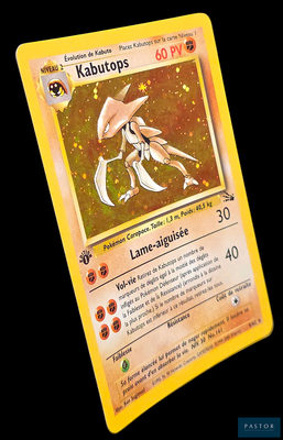 un carton jaune sur lequel figure l'image d'un personnage de Pokémon