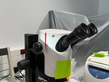 a microscope that is sitting on top of a counter