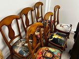 many chairs that are lined up in a room