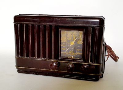 SONORA. Poste radio français en bakelite brune type Super So…