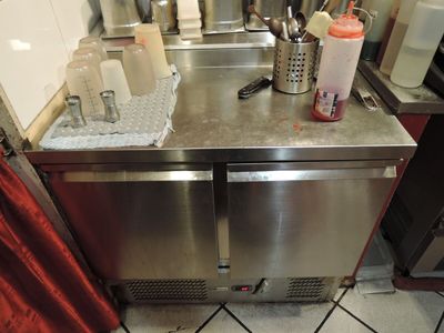 1 ensemble de matériel pour restauration rapide se trouvant …