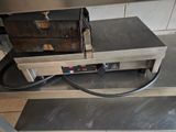une image d'une machine posée sur un comptoir