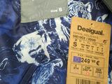a label on a blue jacket with a picture of a tiger on it