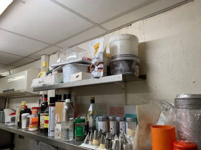 Tablette murale, en inox. Longueur app.