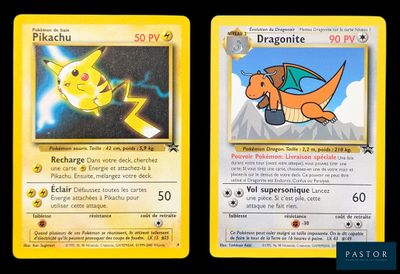 deux cartes Pokémon, dont l'une est jaune et l'autre bleue