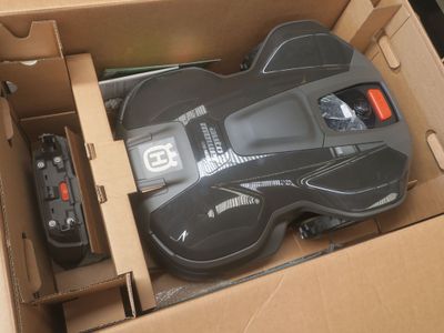 une boîte contenant une télécommande