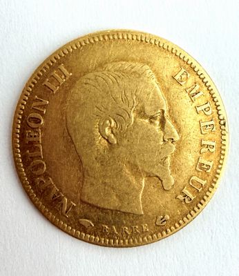 l'image d'une pièce d'or sur laquelle figure le visage d'un homme