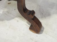 Guéridon en bois mouluré et sculpté, le plateau en marbre gr… (photo 3)