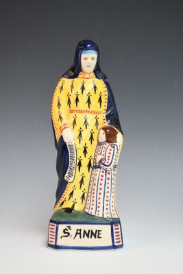figurine représentant sainte Anne tenant un enfant dans ses bras