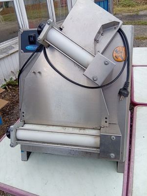 a machine that is sitting on top of a table