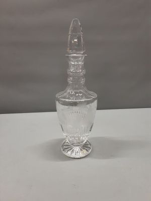 Carafe et son bouchon en cristal à décor de perdrix en vol.