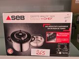 une boîte posée sur l'étagère d'un appareil électroménager