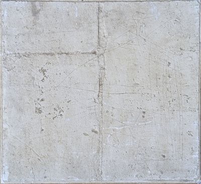 concrete wall with cracks and cracks on it