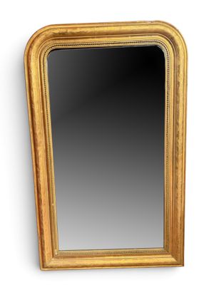 un miroir encadré d'or sur un mur blanc avec un fond blanc