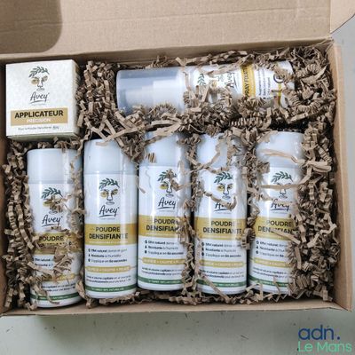 une boîte contenant de nombreuses bouteilles de lotion