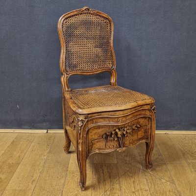 CHAISE DE COMMODITE cannée d’Epoque Louis XV en bois naturel…