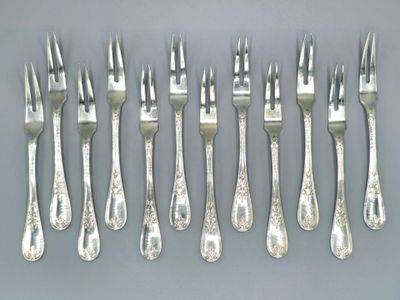 six forks and six spoons are arranged in a row on a table