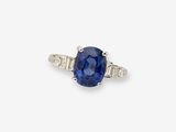 une bague en saphir et diamant